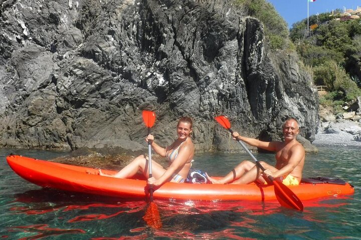 Kayak experience with Carnassa Tour in Cinque Terre + Snorkeling
