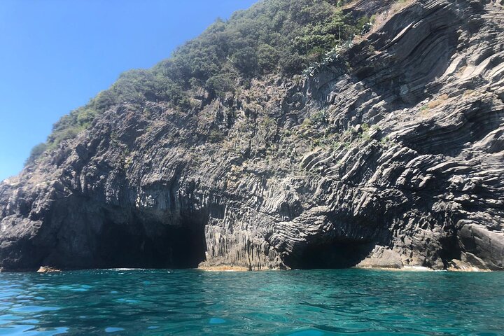 Kayak experience with Carnassa Tour in Cinque Terre + Snorkeling