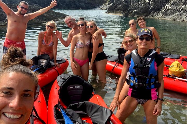 Kayak experience with Carnassa Tour in Cinque Terre + Snorkeling