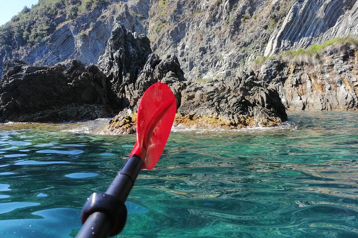 Kayak experience with Carnassa Tour in Cinque Terre + Snorkeling
