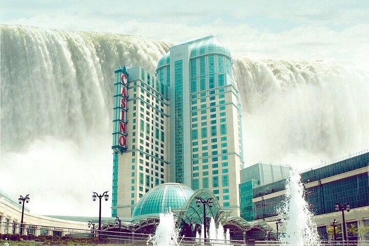 Round-Trip Private-Safe Transfer Between Buffalo Airport & Niagara Falls Canada