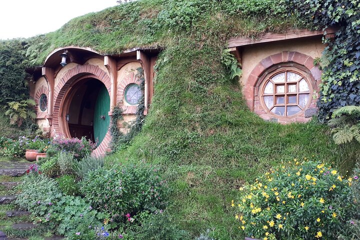 Hobbiton Transport & Tauranga Highlights Excursion from Tauranga