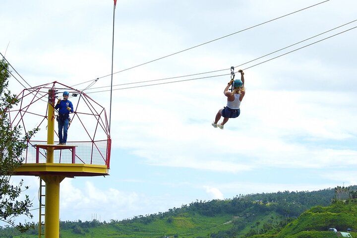 Rainforest Zipline in Foothills of the National Rainforest