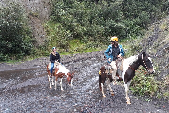 2 Hours Small-Group Horseback Riding Experience in Banos