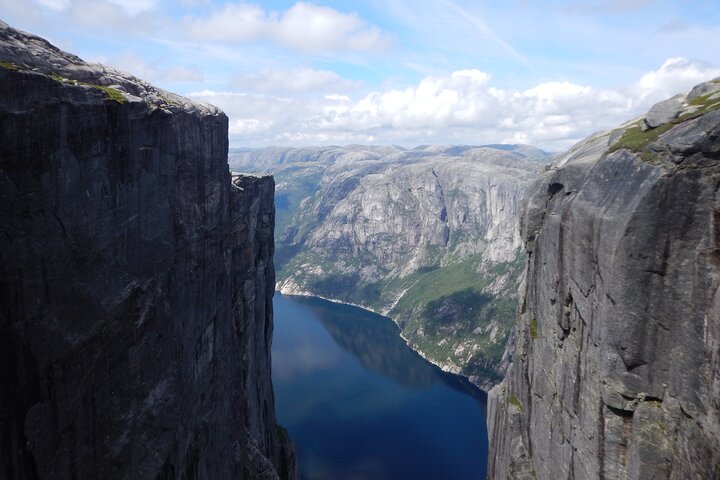 Guided hike to Kjerag and Kjeragbolten