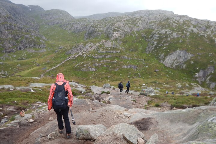 Guided hike to Kjerag and Kjeragbolten