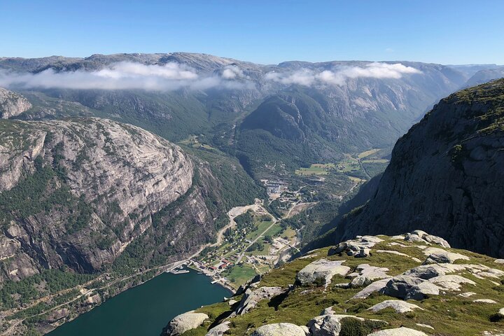 Guided hike to Kjerag and Kjeragbolten