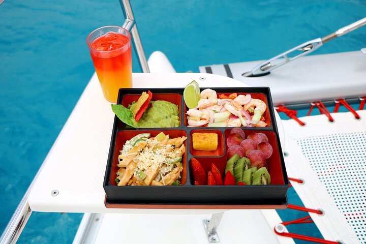 Half-Day Luxury Sailing Experience in Tulum with Open Bar