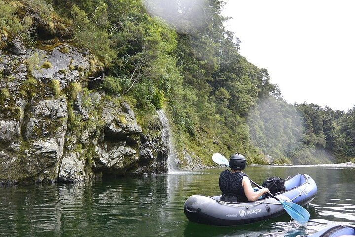 The Hobbit Barrel Run Rafting Tour on the Pelorus River