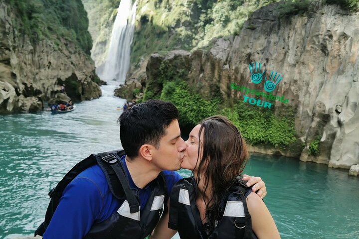 Swallow Show, Tamul Waterfall by canoe and Cenote Cueva del Agua