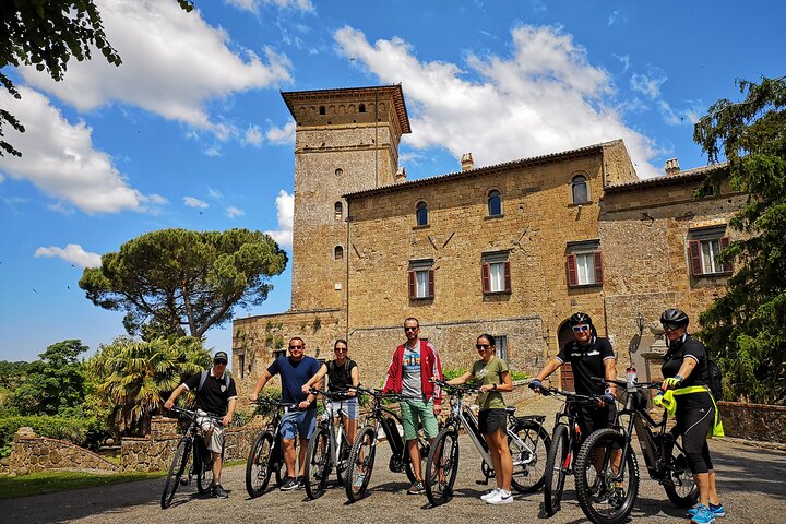 Small Group E-bike Experience from Orvieto to Civita with Lunch