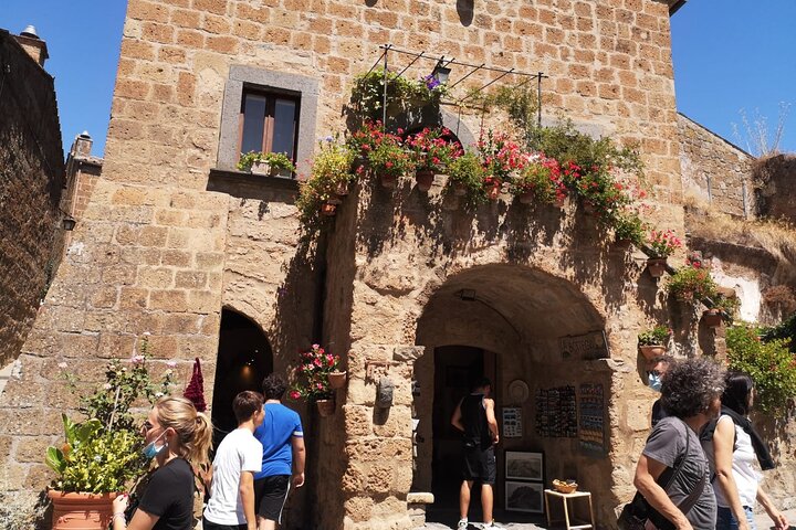 Small Group E-bike Experience from Orvieto to Civita with Lunch