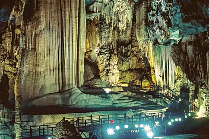 Deluxe Small Group Tour: Phong Nha Cave And Dark Cave 1 Day
