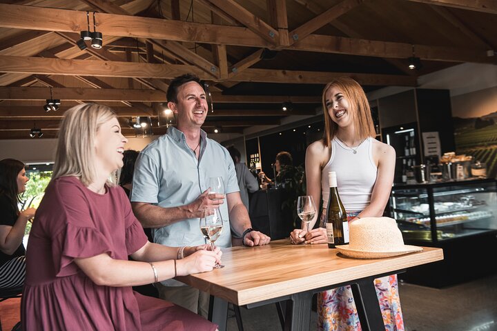 Marlborough Icons Tour - Wine tasting + Cruise