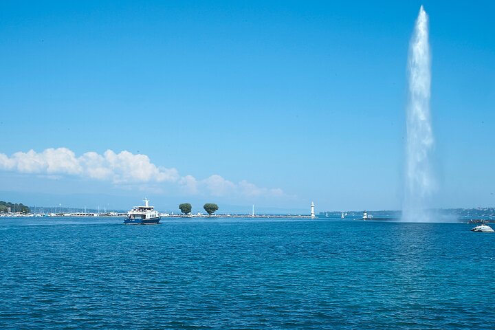 Audioguided sightseeing cruise of Geneva