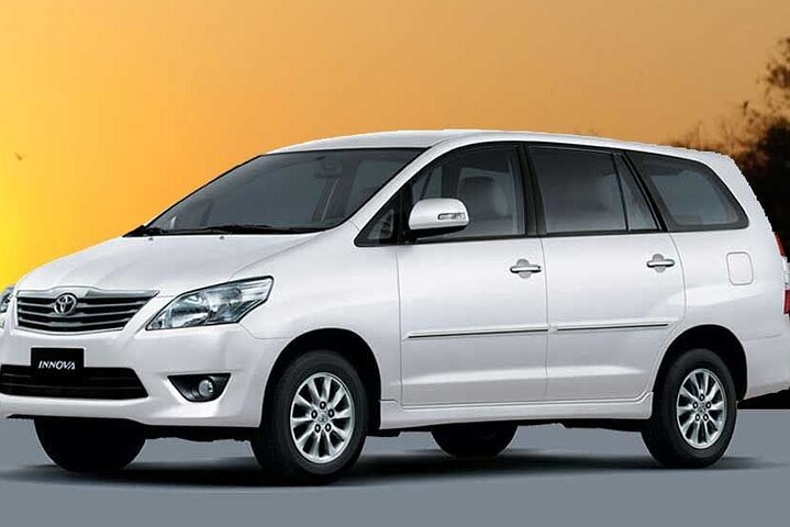 Private One-Way Transfer: Jodhpur to Jaisalmer by AC Car