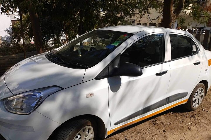 Private One-Way Transfer: Jodhpur to Jaisalmer by AC Car