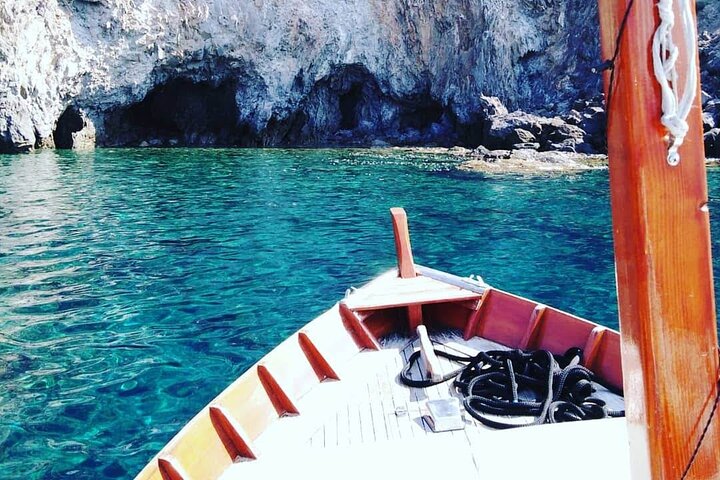 Discovering Lipari by boat (Private tour)