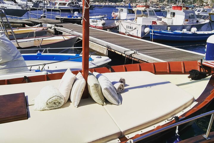 Discovering Lipari by boat (Private tour)