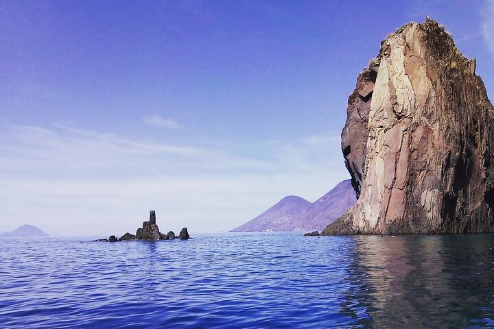 Discovering Lipari by boat (Private tour)