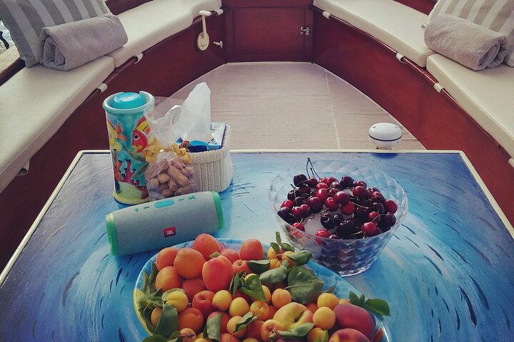 Discovering Lipari by boat (Private tour)