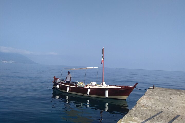 Discovering Lipari by boat (Private tour)