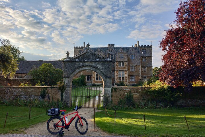 Cotswolds Electric Bike One Day Private Tour starts near Oxford