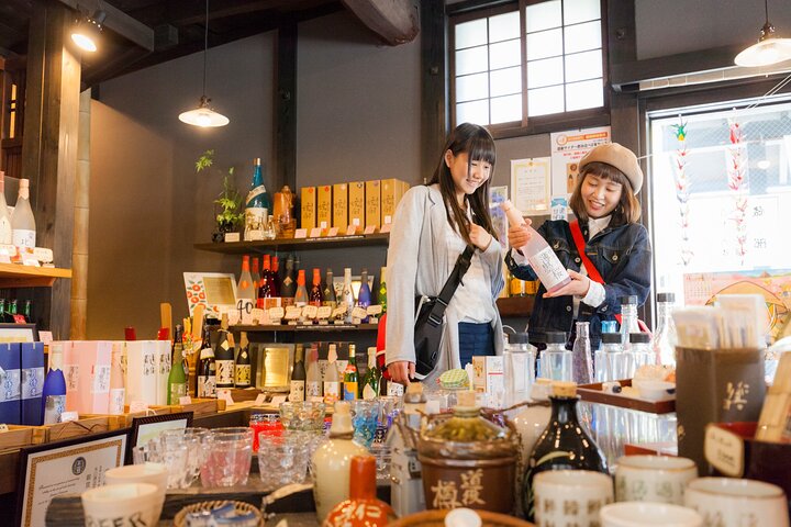 Small-Group Walking Tour of Matsuyama and Minakuchi Brewery