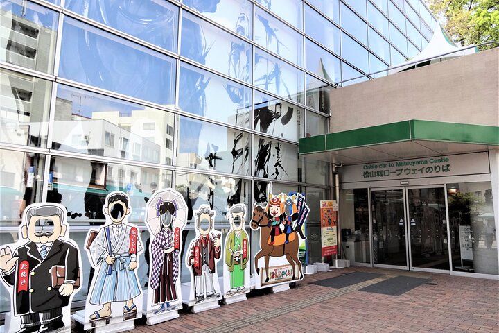 [Town walk] Stroll around Matsuyama Castle and enjoy local shopping