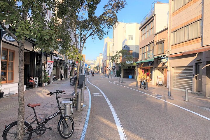 [Town walk] Stroll around Matsuyama Castle and enjoy local shopping