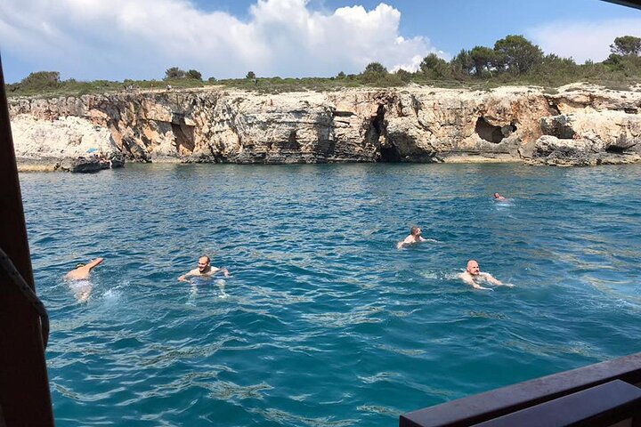 Medulin: All-Inclusive Pirate Boat Tour to Kamenjak Cave & Levan