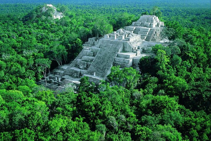 Tour to Calakmul and Balamkú. From Campeche