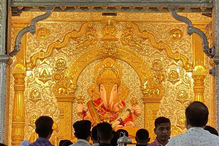 Pune Walking Tour with a Punekar