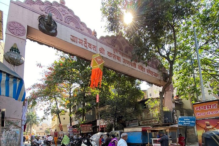 Pune Walking Tour with a Punekar