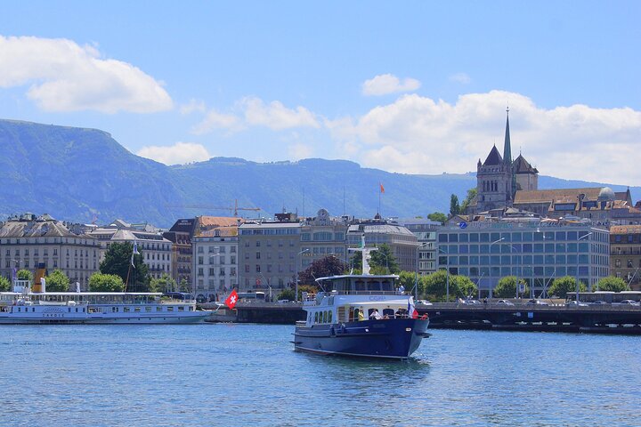 Audioguided sightseeing cruise of Geneva