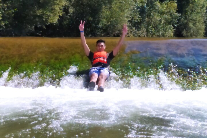 Lucca: kayak tour with aperitif + free souvenir pictures