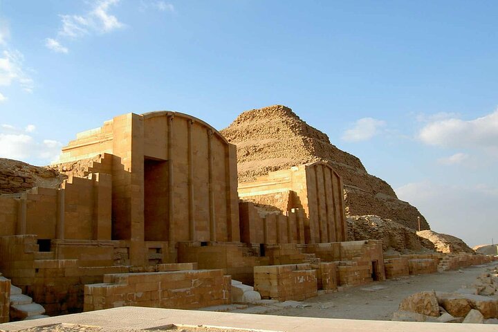 Full day tour to Giza Pyramids, Memphis, Sakkara & Dahshur with private guide