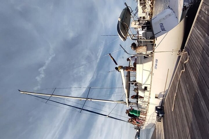 Sailing to Tayrona with Luis and his team: Unique!