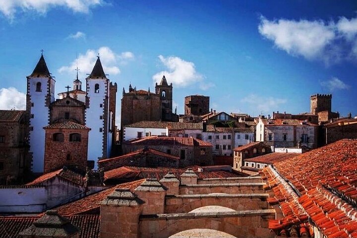 Cáceres essential