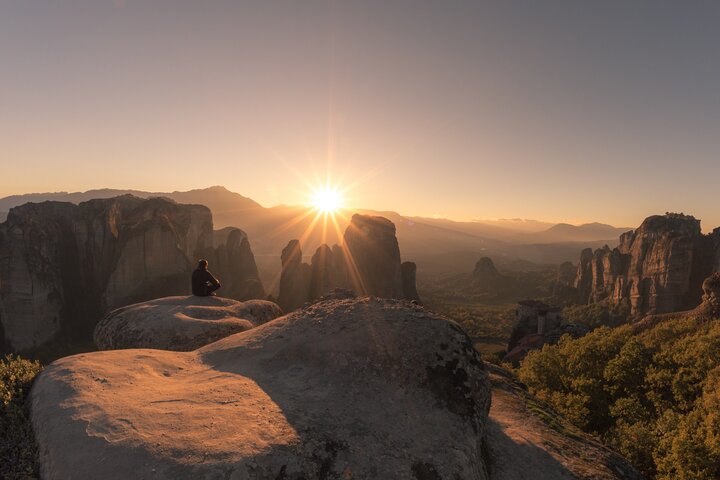 Meteora: Guided Sunset Tour with Monasteries and Caves Visit