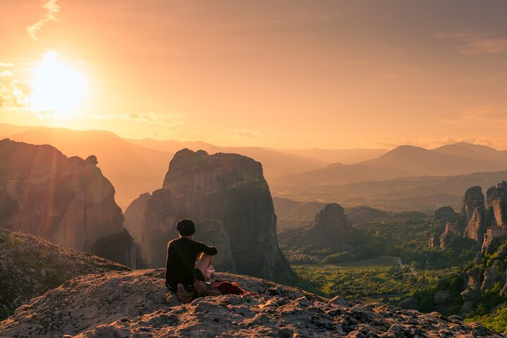 Meteora: Guided Sunset Tour with Monasteries and Caves Visit