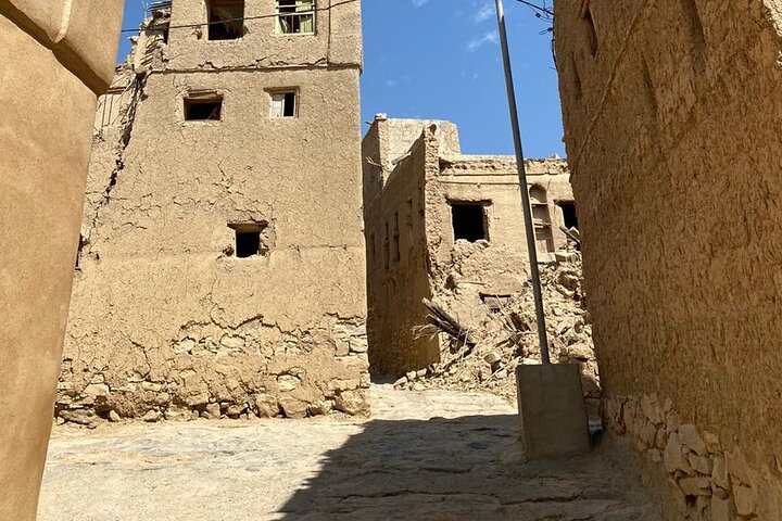 Nizwa and Oman's Grand Canyon: Full-Day Adventure