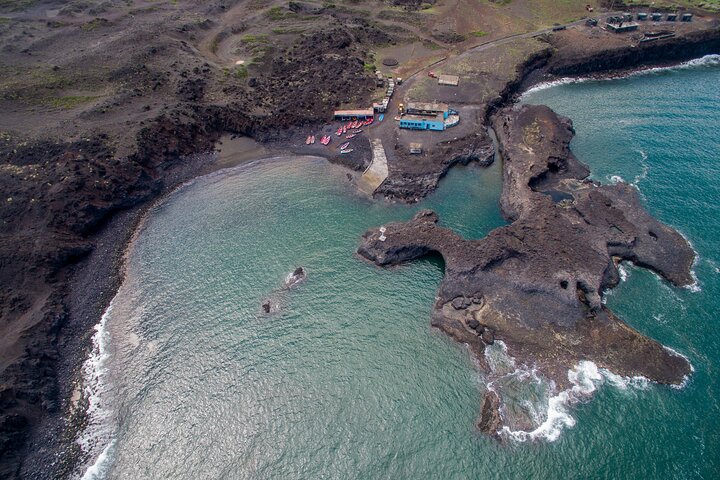 Nature and relaxation at the natural pool of Salinas
