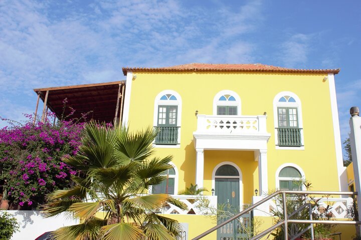 Discover the Sobrados of São Filipe