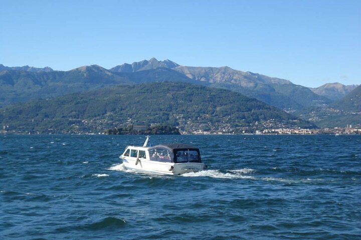 Stresa: 1-Day 3 Borromean Islands Hop-On Hop-Off Boat Tour