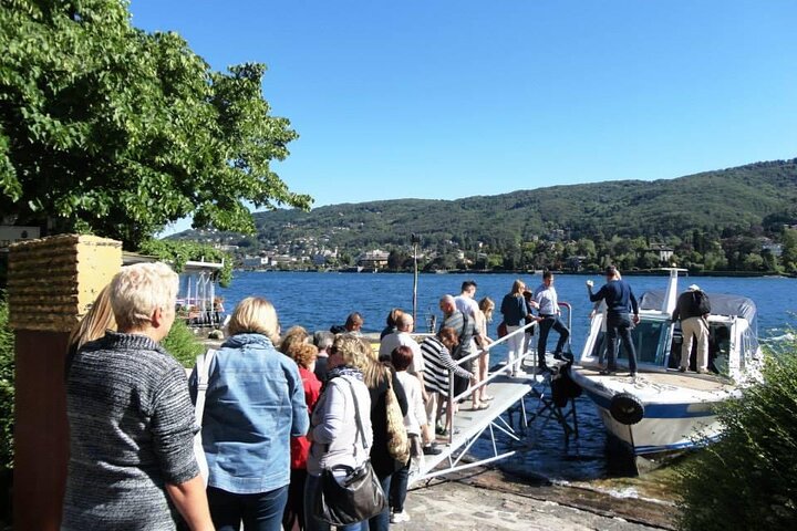 Stresa: 1-Day 3 Borromean Islands Hop-On Hop-Off Boat Tour