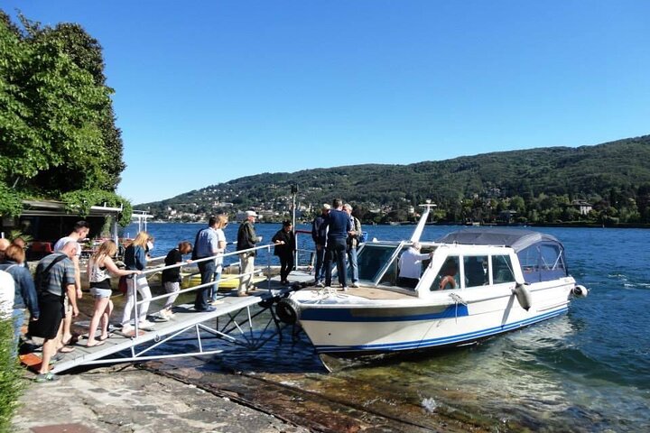 Stresa: 1-Day 3 Borromean Islands Hop-On Hop-Off Boat Tour