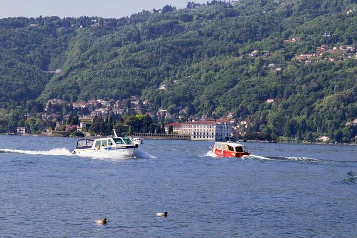 Stresa: 1-Day 3 Borromean Islands Hop-On Hop-Off Boat Tour