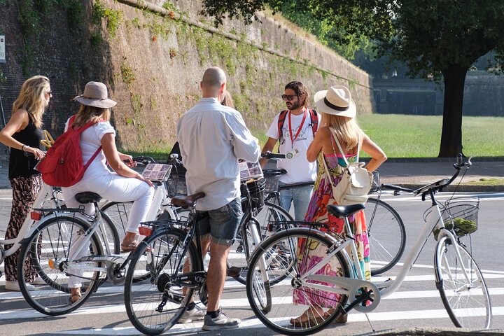Lucca Bikes and Bites with food tastings for Small Groups or Private