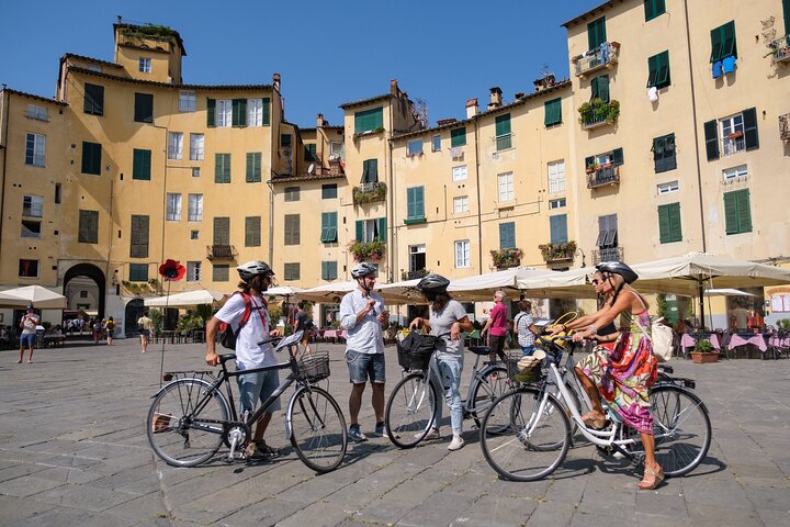 Lucca Bikes and Bites with food tastings for Small Groups or Private